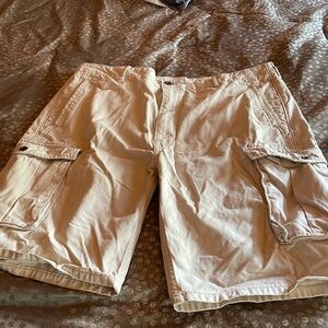 Men’s Levi’s cargo shorts
